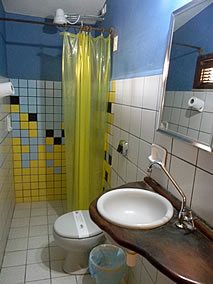 Banheiro dos chales da Pousada Lua Morena em Canoa Quebrada